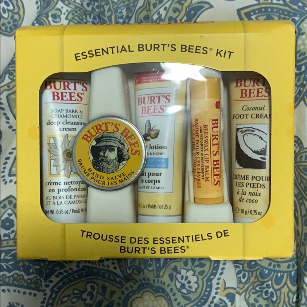 Burts Bees essential kit new not used